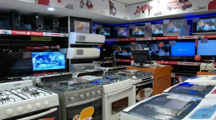 Financiar la compra de electro en 12 cuotas ya cuesta más de 260%