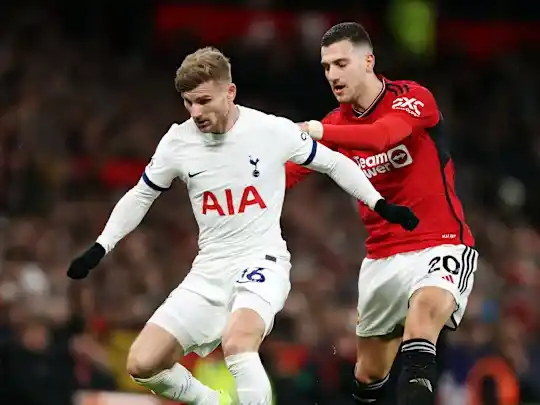 La Premier League endurece el control sobre los agarrones en el área y las simulaciones