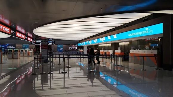 Más de 300 vuelos cancelados y 37.000 pasajeros afectados por el piquete de pilotos