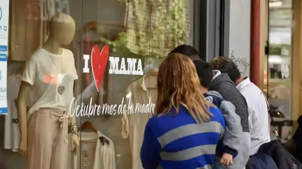Las ventas por el Día de la Madre volvieron a caer en medio de la crisis del consumo