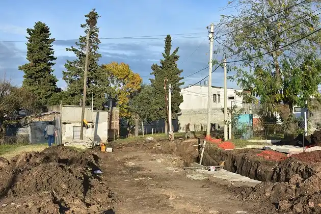 Continúan los trabajos de desagüe sobre la calle 10 de Junio y en otras zonas