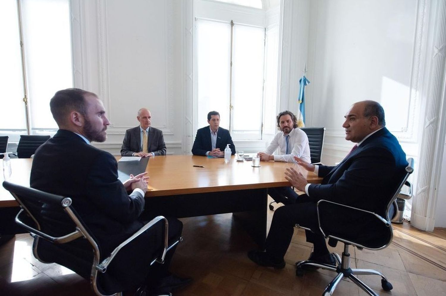 El gabinete económico se vuelve a reunir para analizar las medidas pospandemia