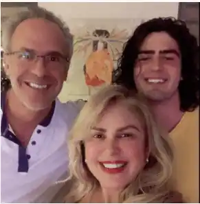 Carolina Perpetuo con su esposo e hijo. Foto Instagram