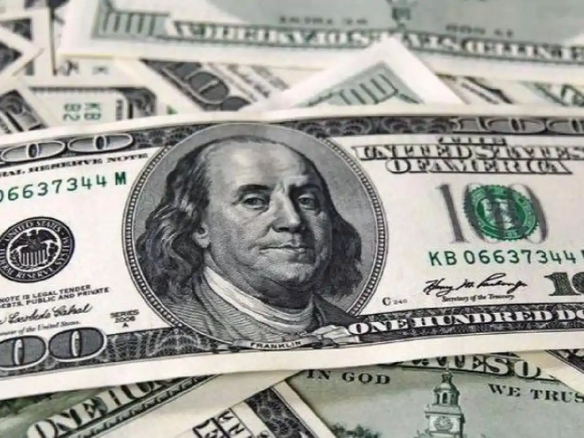 El dólar bajó 74 centavos y cerró en $ 57,378 