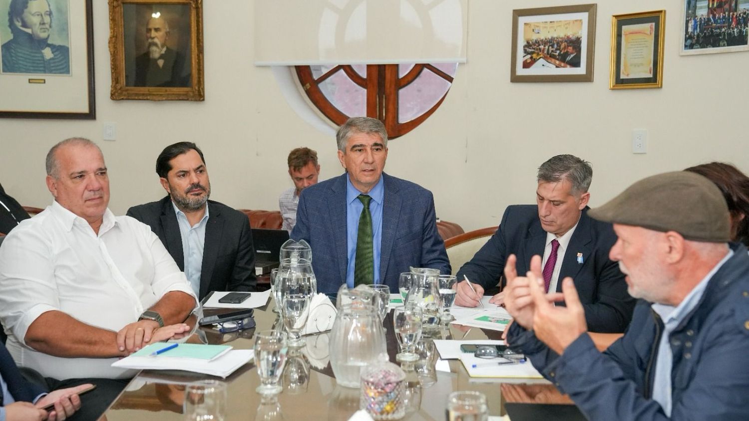 La provincia ofreció un aumento salarial trimestral del 8% a los gremios estatales