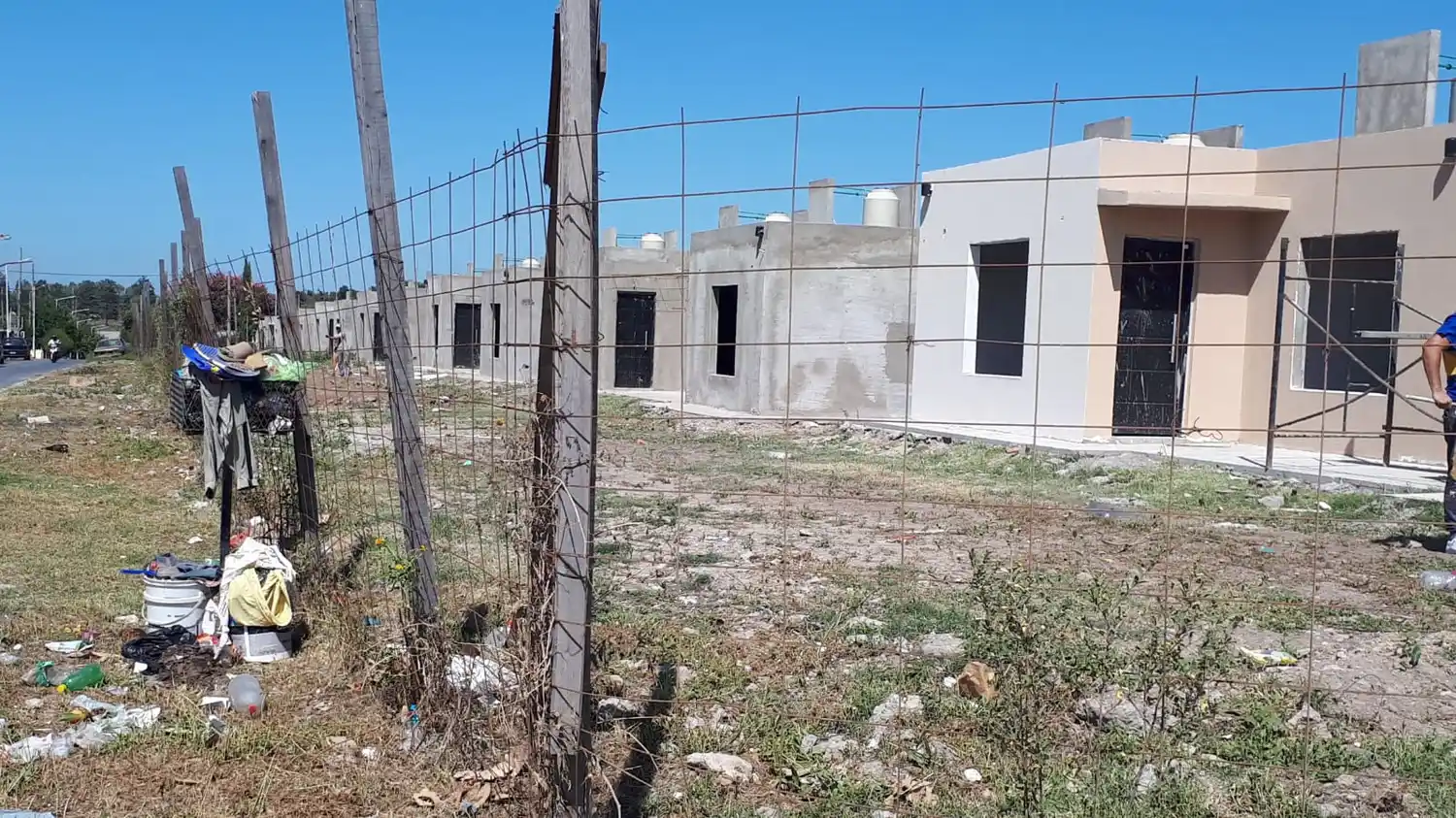 84 viviendas: una mujer en situación de calle intentó usurpar una de las casas