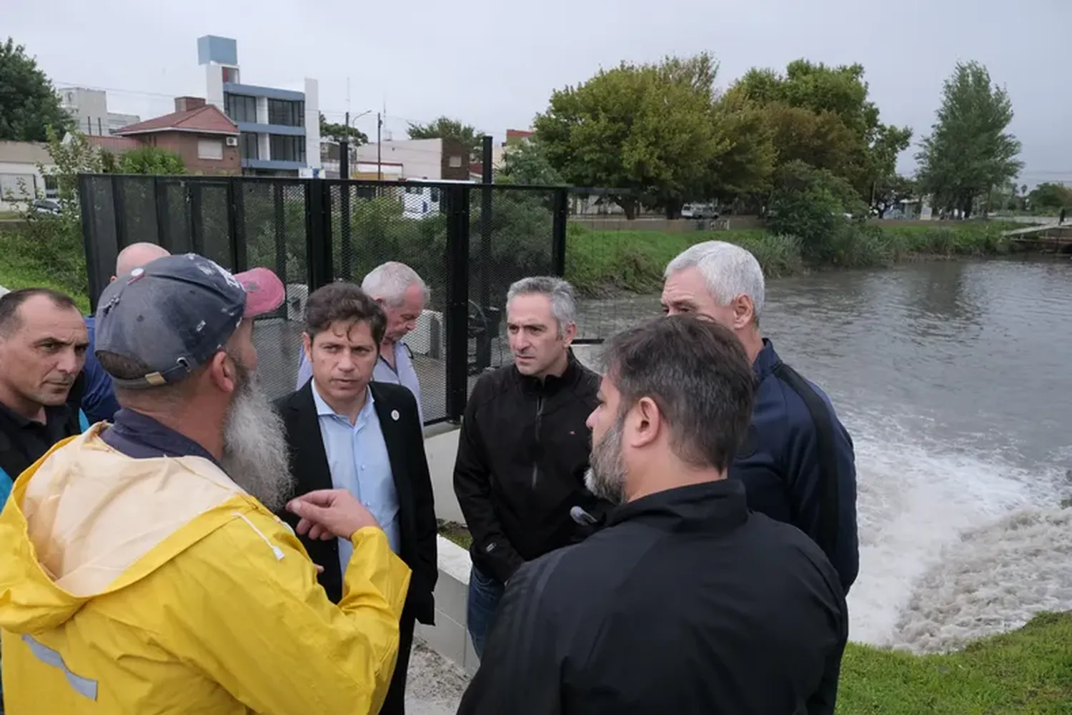 Kicillof recorrió los centros de evacuados tras el temporal