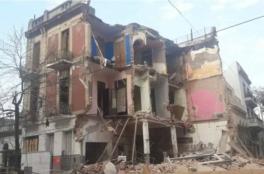 Temor por el derrumbe de un edificio en Parque Patricios
