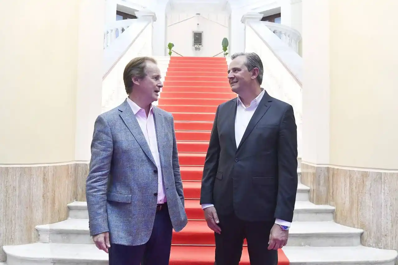 Inauguraron obras de restauración del palacio municipal de Paraná