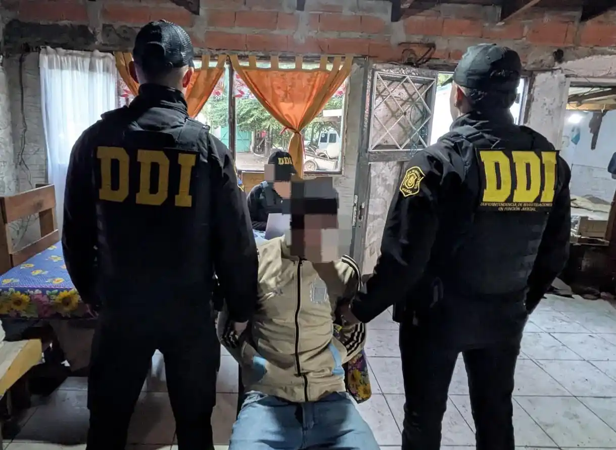 Los padres del joven lo increparon por su accionar delictivo.