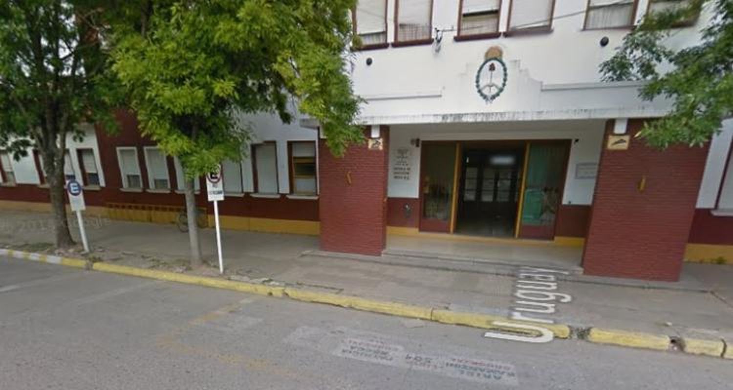 Suspendieron clases en la mayoría de los salones de la escuela 6 por filtraciones en los techos
