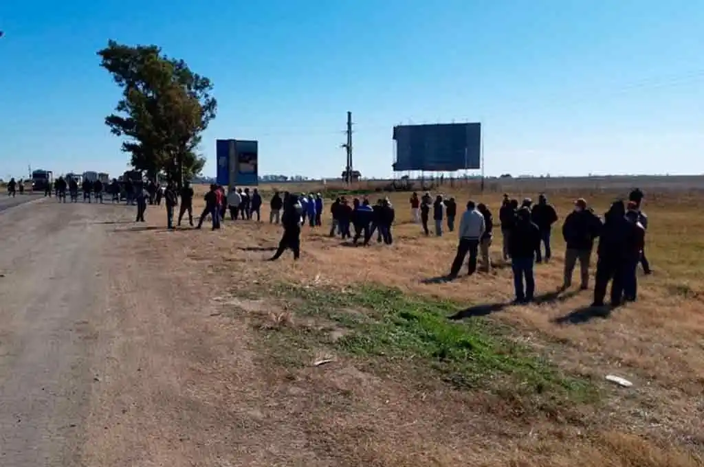 Productores de Ceres se manifiestan porque no pueden cruzar a Selva