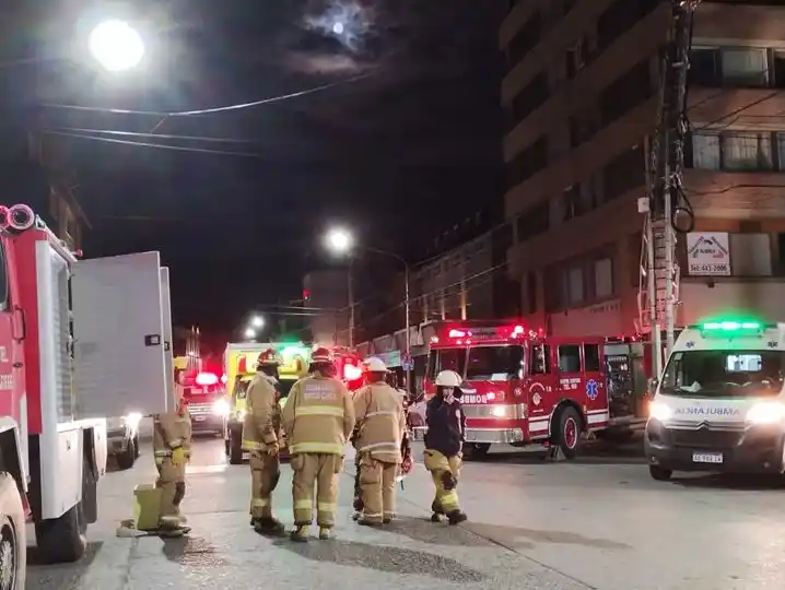 Incendio en un edificio de Bariloche: nueve personas continúan en terapia intensiva