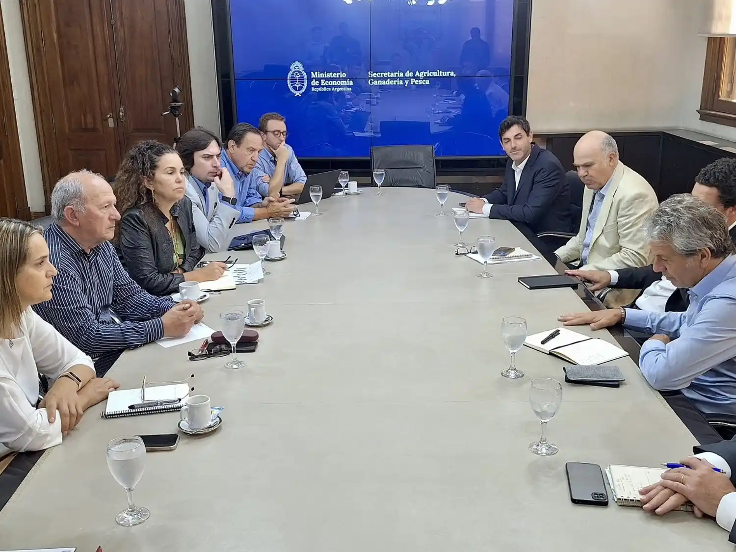 Los ruralistas se reunieron con el ministro de Nación, Sergio Iraeta.