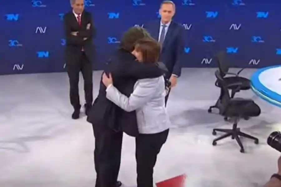 El abrazo entre Milei y Patricia Bullrich tras el acuerdo: “Hacé un buen Gobierno”