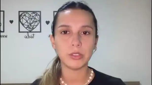 La profesional, que se encuentra en Río de Janeiro desde mediados de enero mientras avanza la causa judicial, publicó en Instagram capturas de pantalla con comentarios agresivos y violentos que, según afirmó, recibió de distintos usuarios.