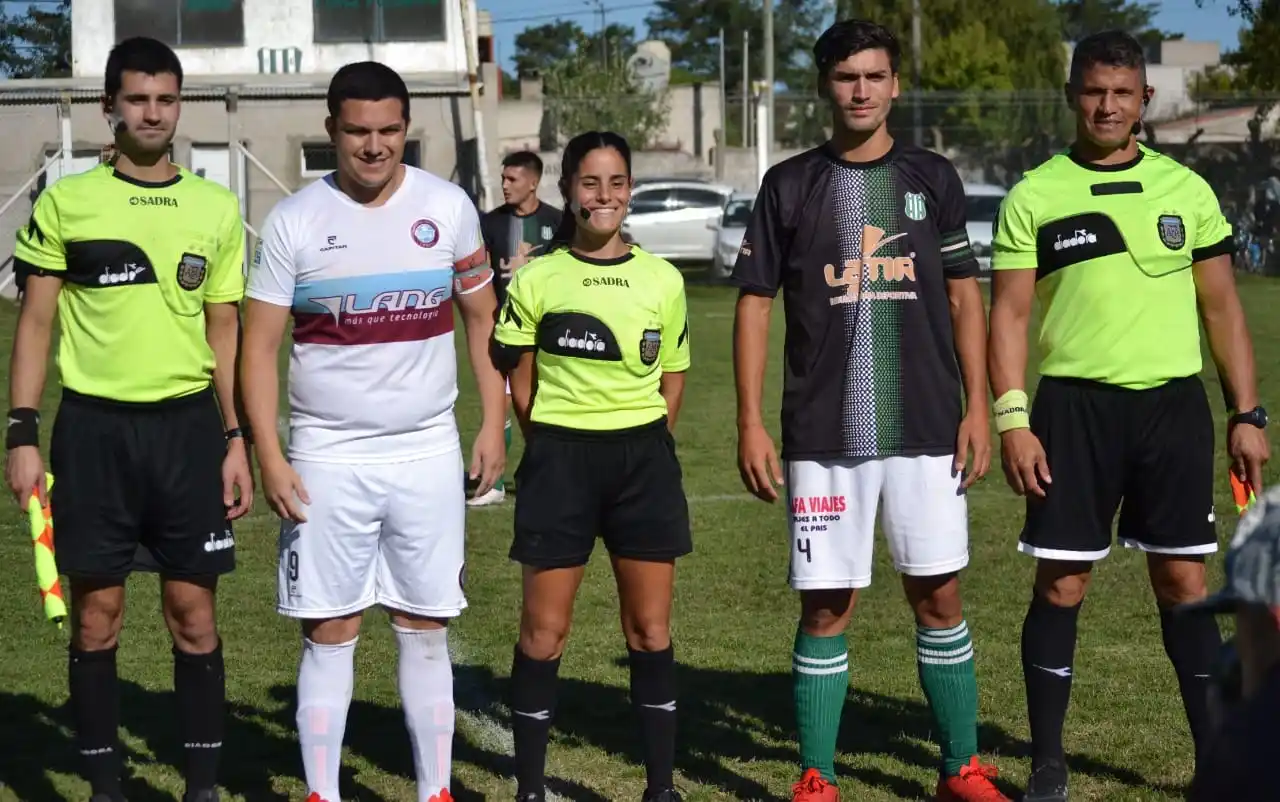 Camila Romero Barsottini, la primera mujer que dirigió un partido de Primera en la Liga Tandilense