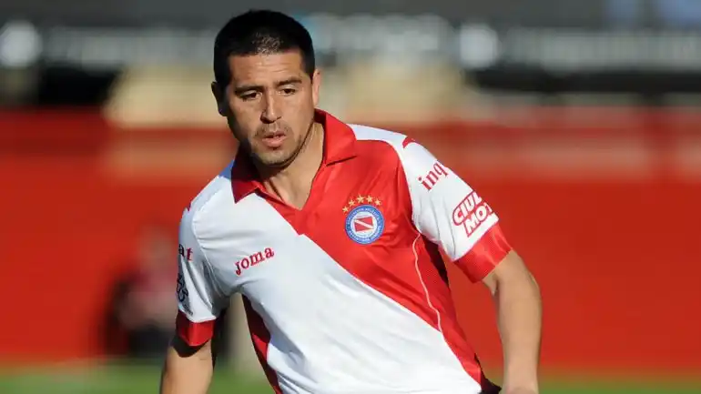 A último momento, Riquelme se quedó afuera del choque frente a Instituto