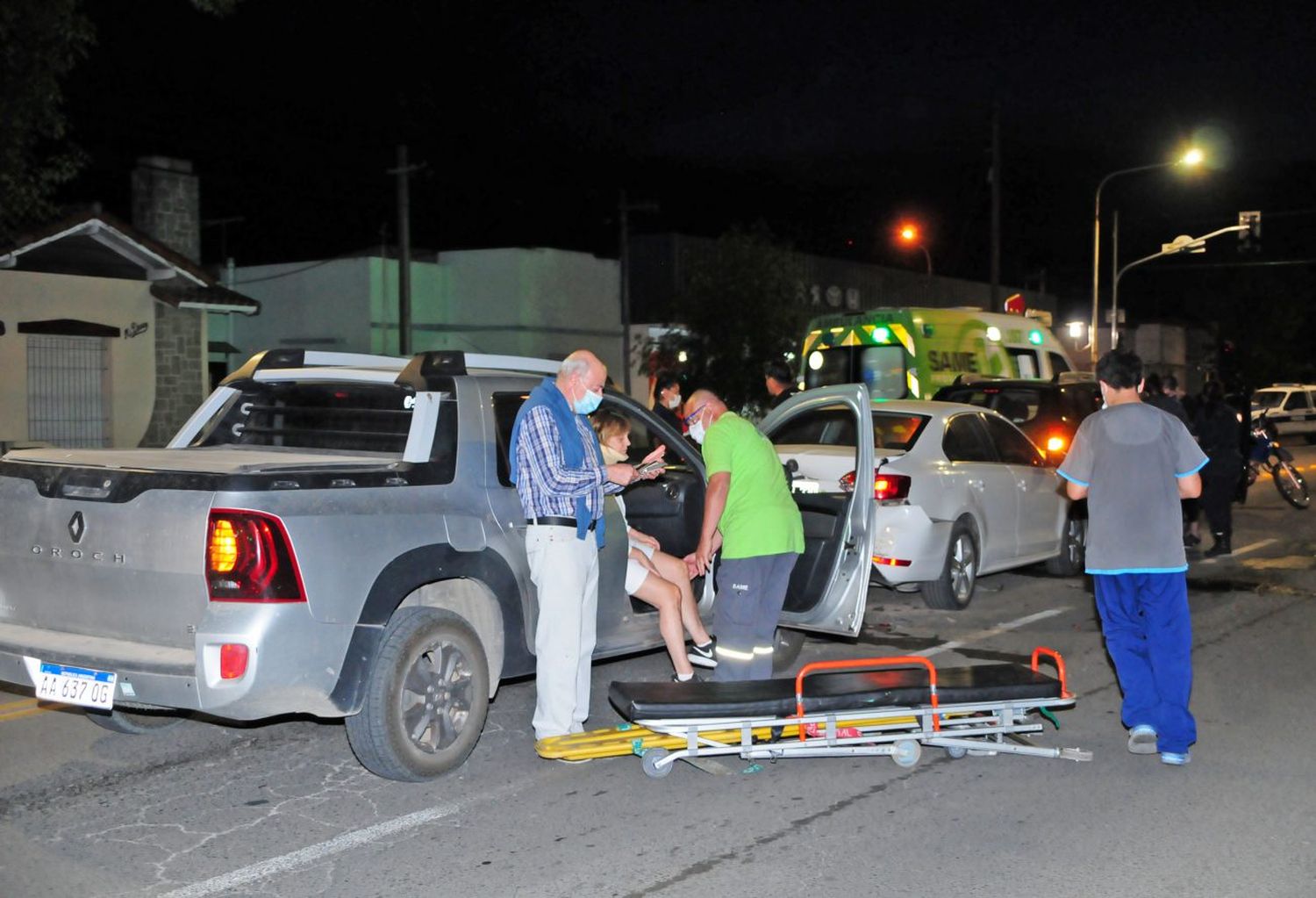 Dos mujeres y una menor sufrieron heridas leves en un choque en cadena en Marconi y Roca