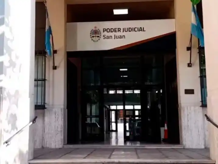 Recibió una pena de ocho años de prisión domiciliaria tras ser encontrado culpable de agredir sexualmente a una menor en San Juan.