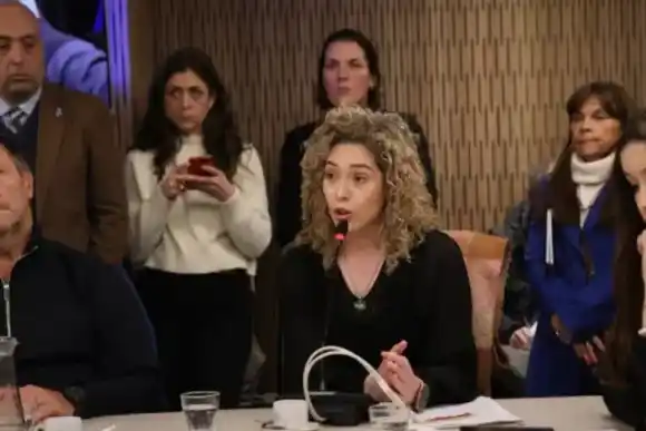 Gritos, denuncia de violencia de género y amenazas de expulsión hicieron estallar una crisis en el bloque de La Libertad Avanza