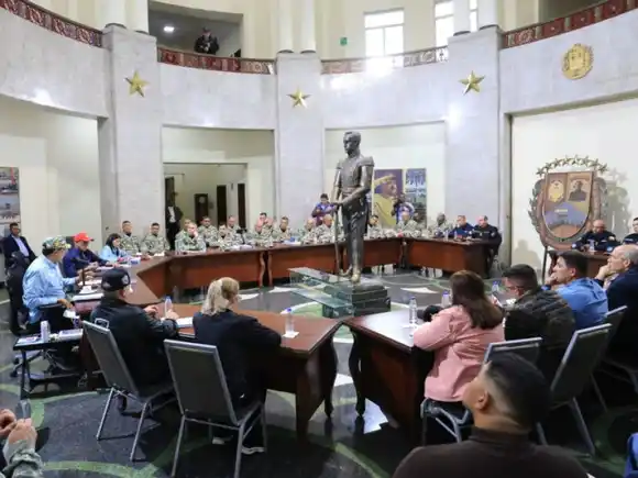 MADURO CONVOCA al alistamiento y movilización de milicianos "para garantizar la paz"