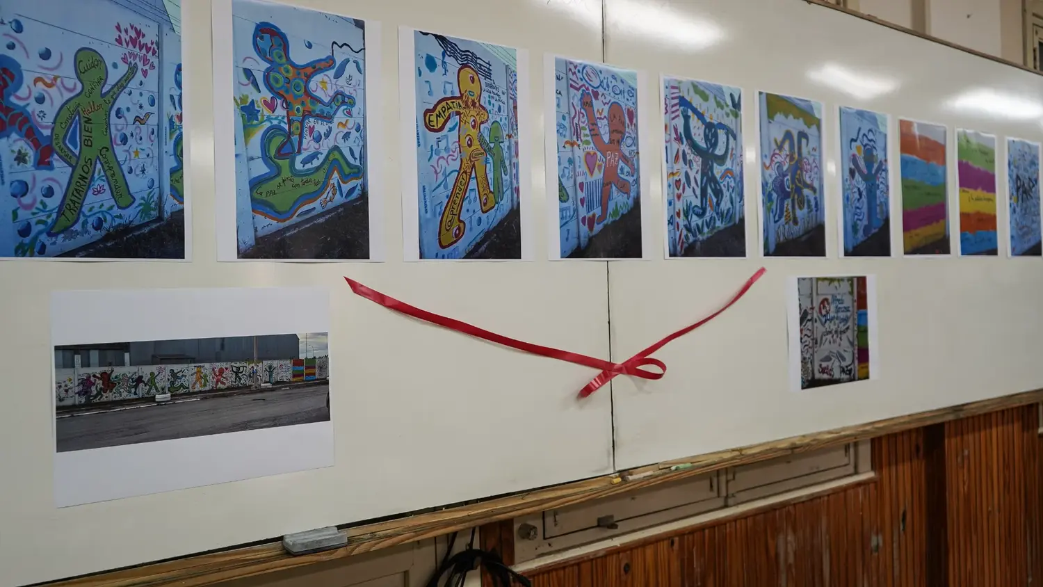 Imágenes del mural “Pintando la paz” exhibidas en la Unicen