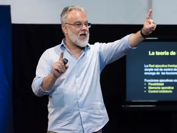 Hernán Aldana Marcos dio detalles sobre su disertación: "Cómo cuidar a nuestros hijos en la era digital"