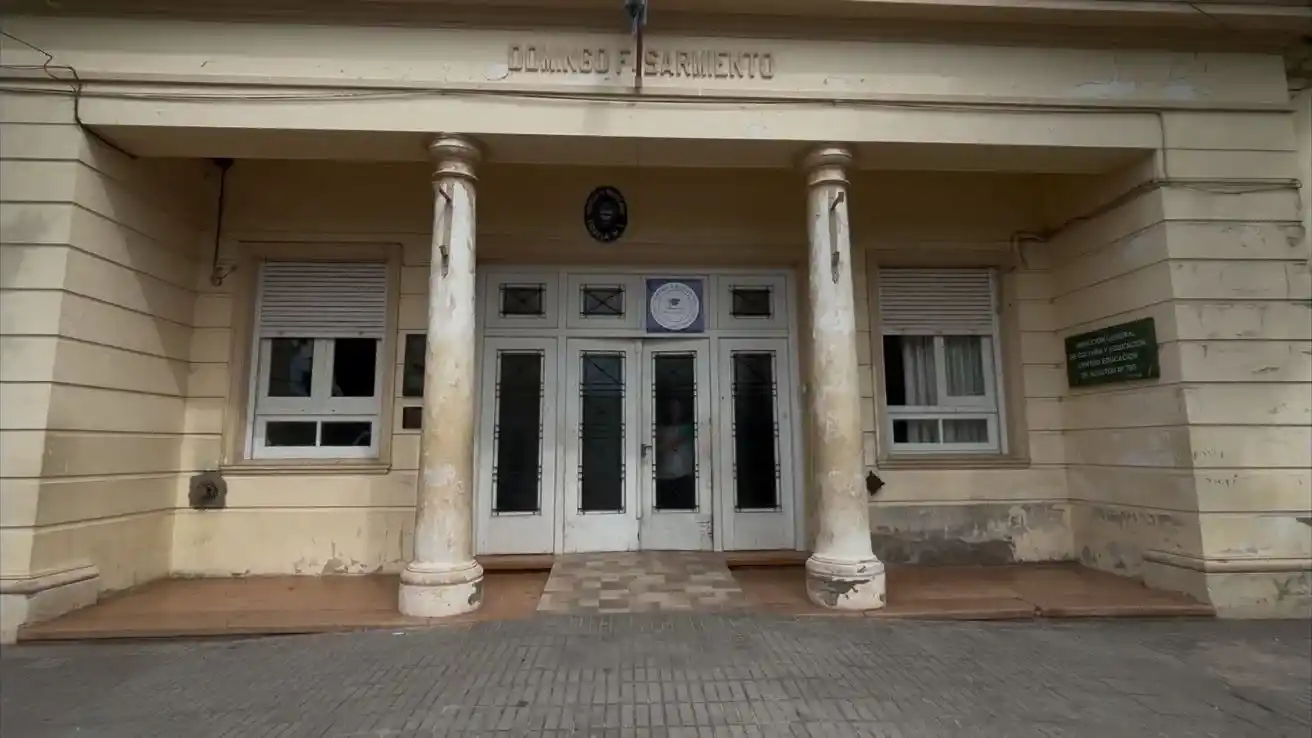 Lanzan una campaña solidaria para pintar todo el edificio de la Secundaria N° 4