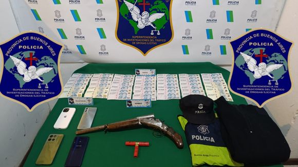 Allanamientos en Miramar: secuestraron un arma, indumentaria policial y dinero en efectivo