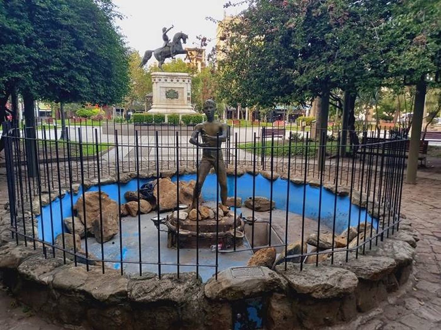 El Concejo  Deliberante autorizó el proyecto  de preservación de la escultura  �SMuchacho del Paraná⬝