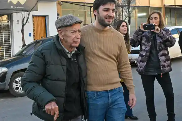 Gobernador de Chubut: “Si para el miércoles no nos quitan la pata de encima, no va a salir un barril más de petróleo. Y ahí te quiero ver”