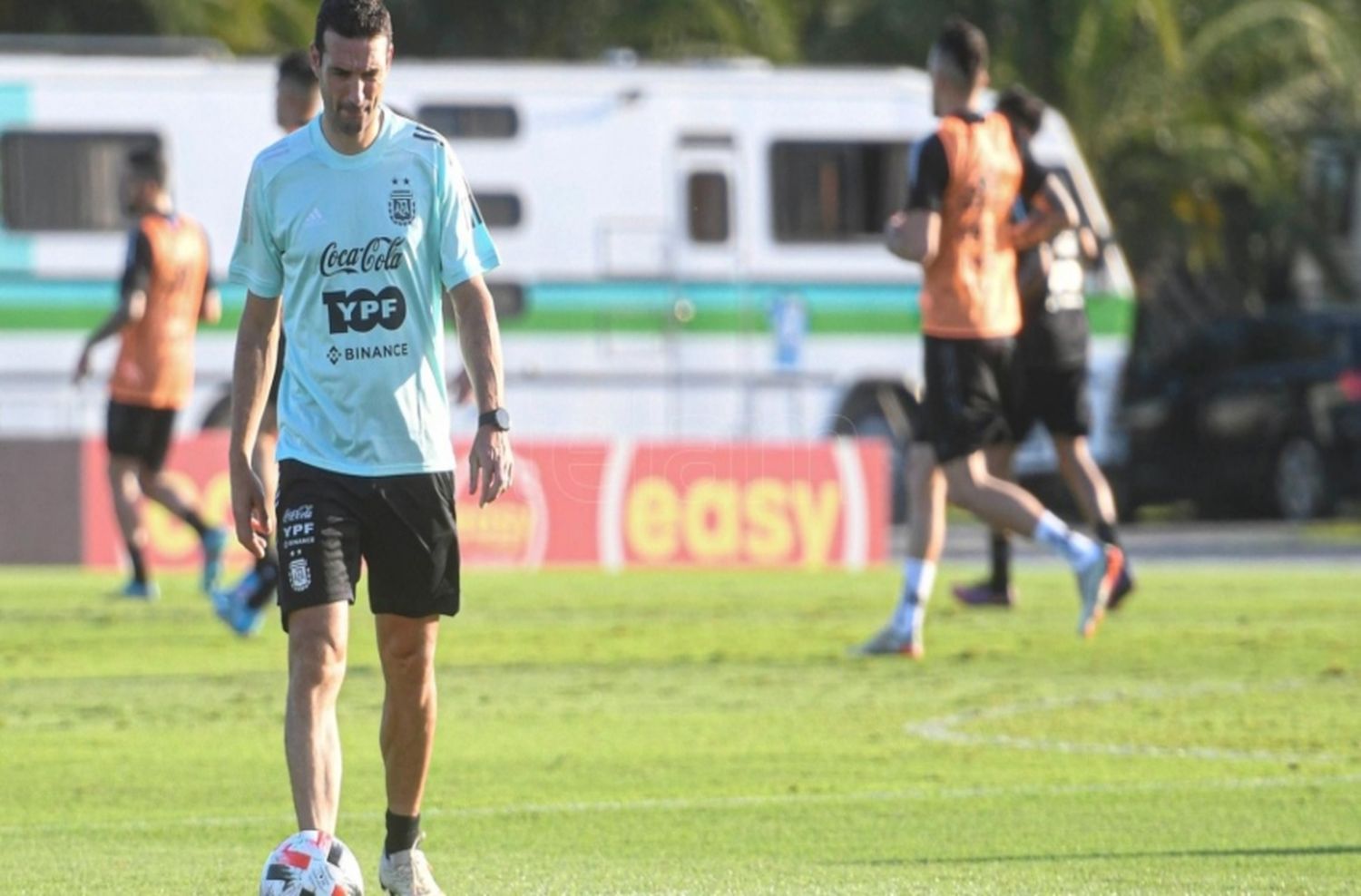 La Selección se entrenó en Ezeiza y viaja a Guayaquil para jugar contra Ecuador