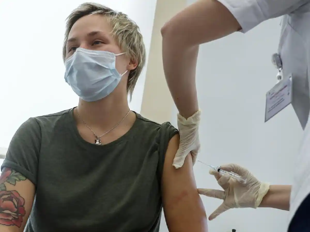 Rusia empezó a vacunar contra el coronavirus