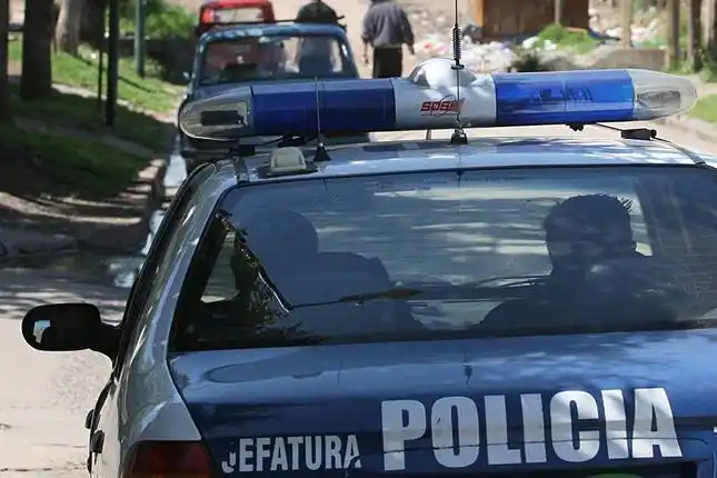 Robaron una camioneta y arrojaron a un bebe por la ventana