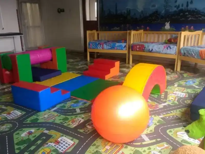 Dejan a niño en guardería y cuando vuelven por él estaba muerto