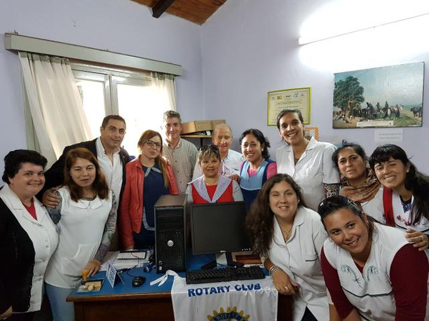 Rotary donó dos computadoras 
