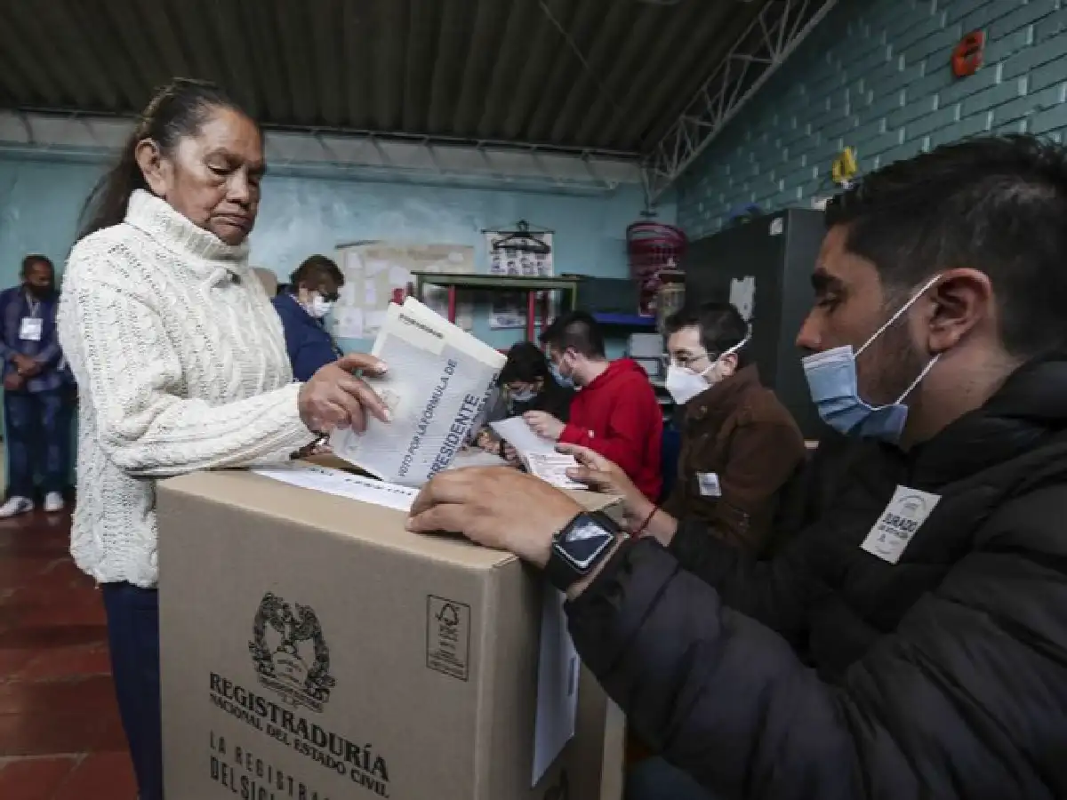 Colombia disputa un balotaje presidencial histórico entre dos propuestas antagónicas
