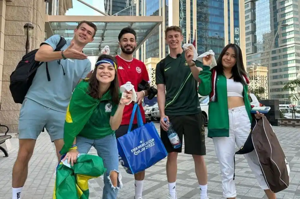 Locura mundialista: quiénes son los cinco influencers que persiguen el récord de asistir a los 64 partidos