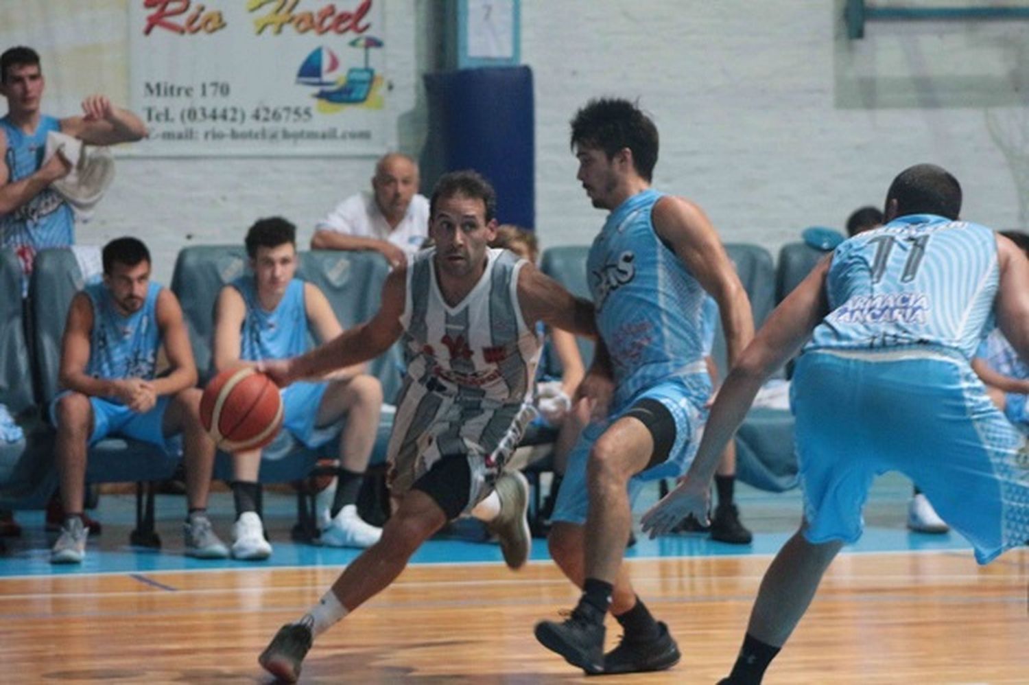 Central no lo pudo cerrar bien y Regatas se quedó con el festejo