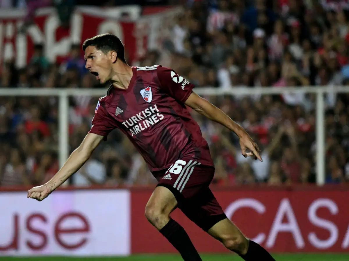 River lo dio vuelta y sigue solo la cima 