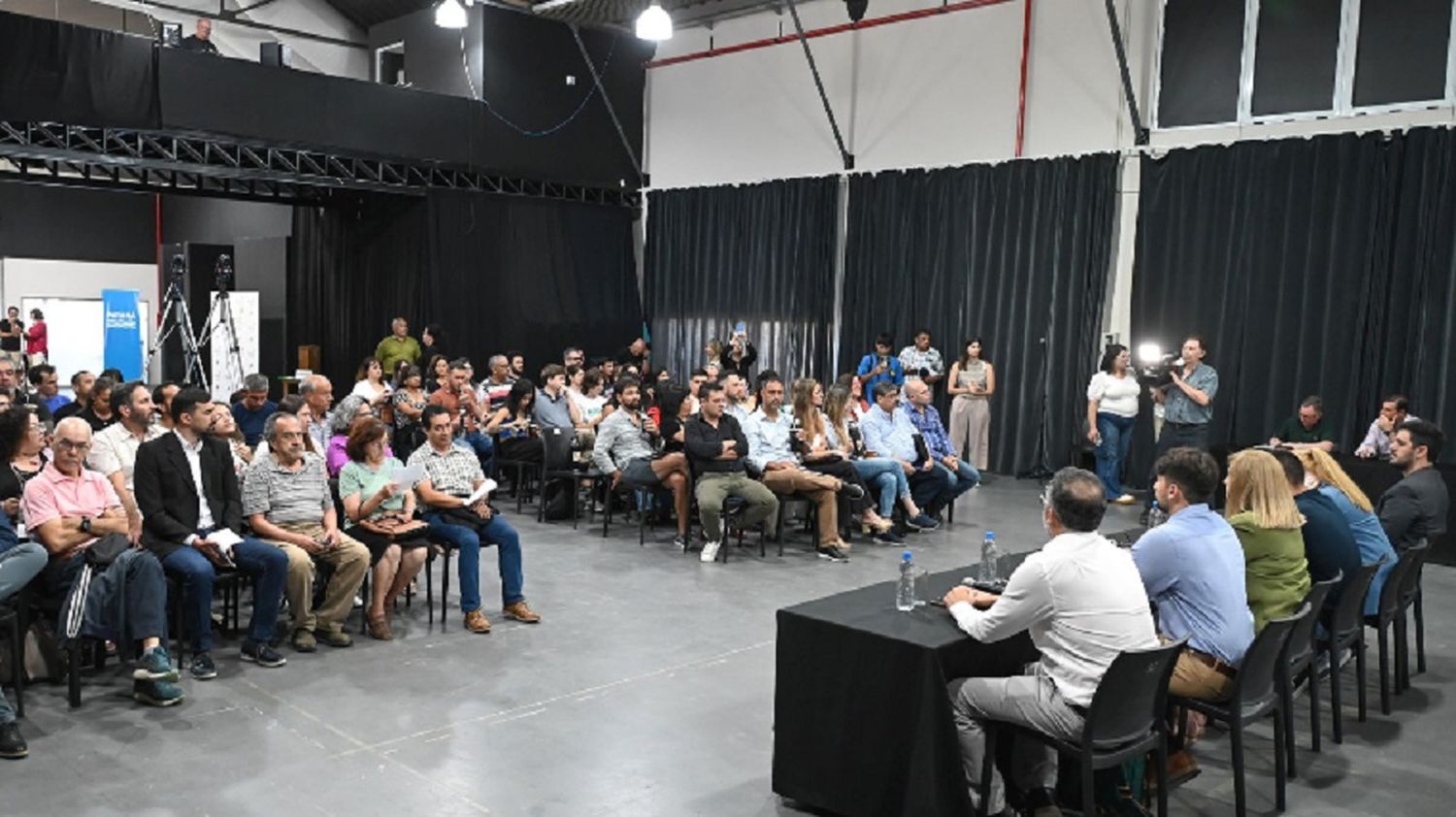 Concejos y vecinos destacan la importancia de la audiencia pública sobre el transporte urbano