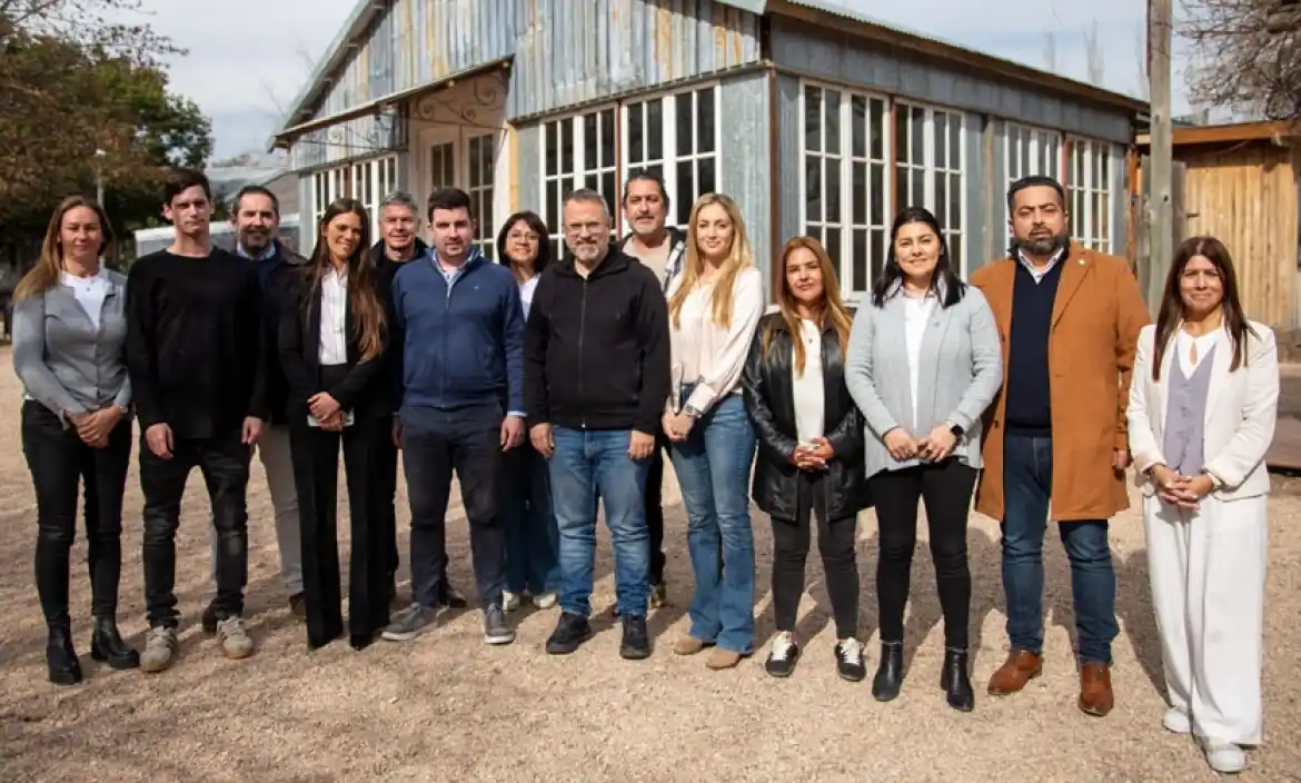 Marchesan y Genna junto a una de las visitas de Diego Valenzuela a Pilar.