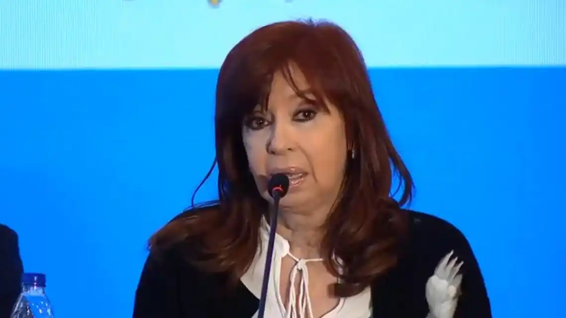 Cristina arremetió contra Vidal por la fila para estudiar en Olmos: "Me preocupa la falta de sensibilidad"
