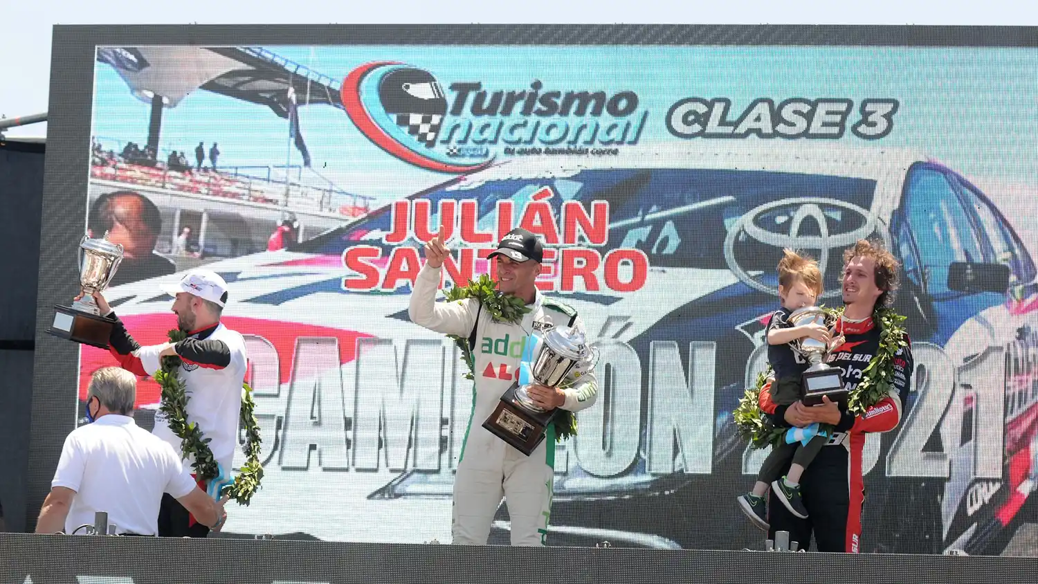 Mariano Pernía tuvo su bautismo triunfal en Clase 3