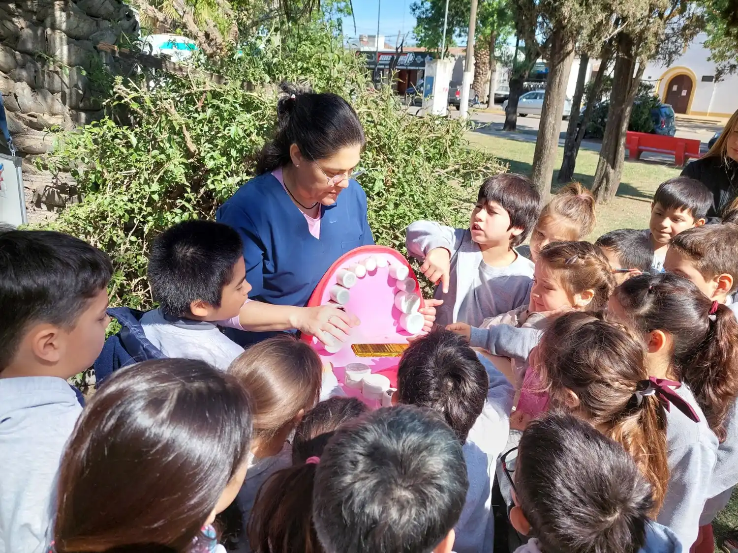 Los niños en pleno aprendizaje.