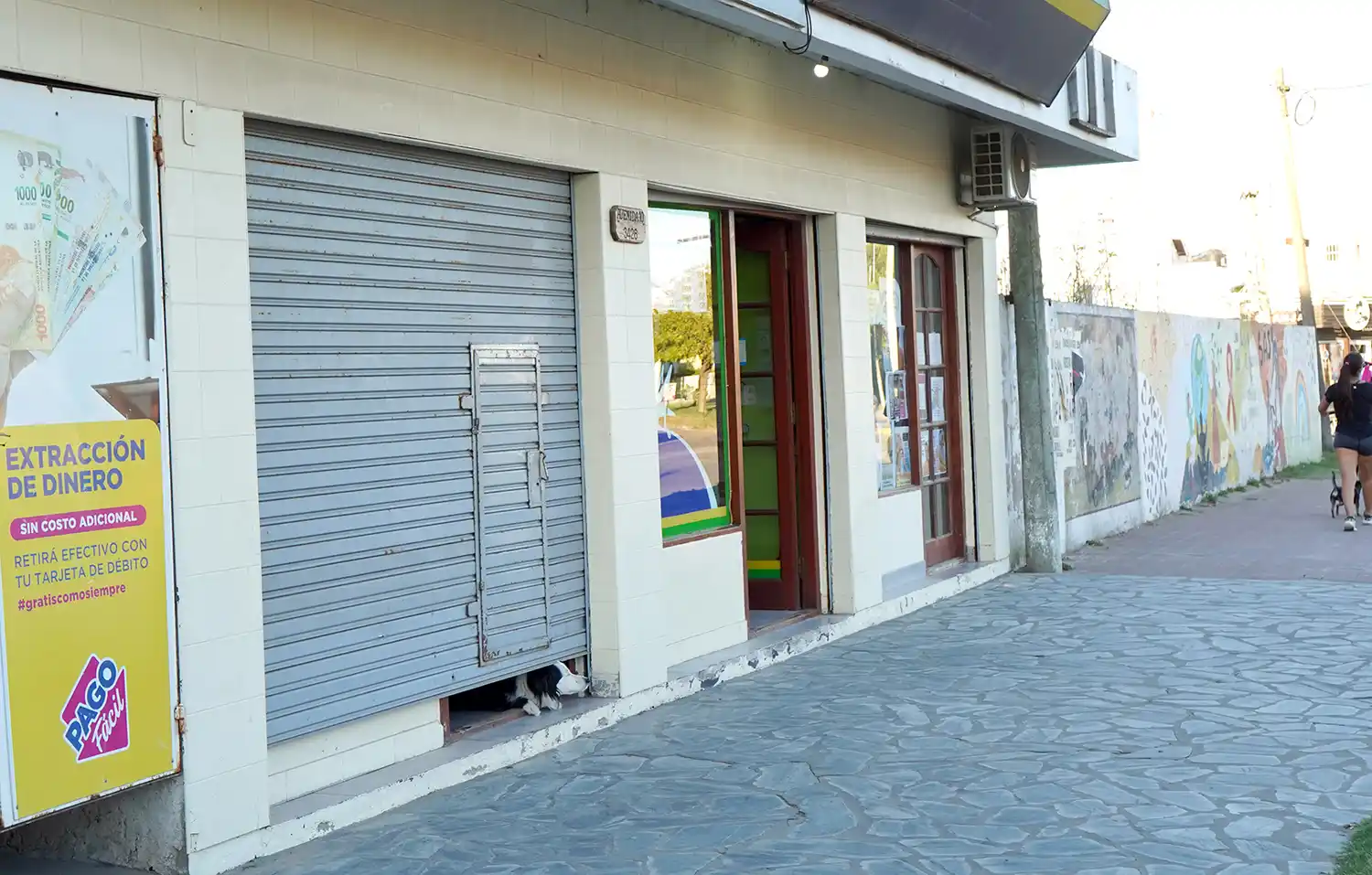 Escenario. El local de avenida 10, donde se produjo el violento atraco en enero