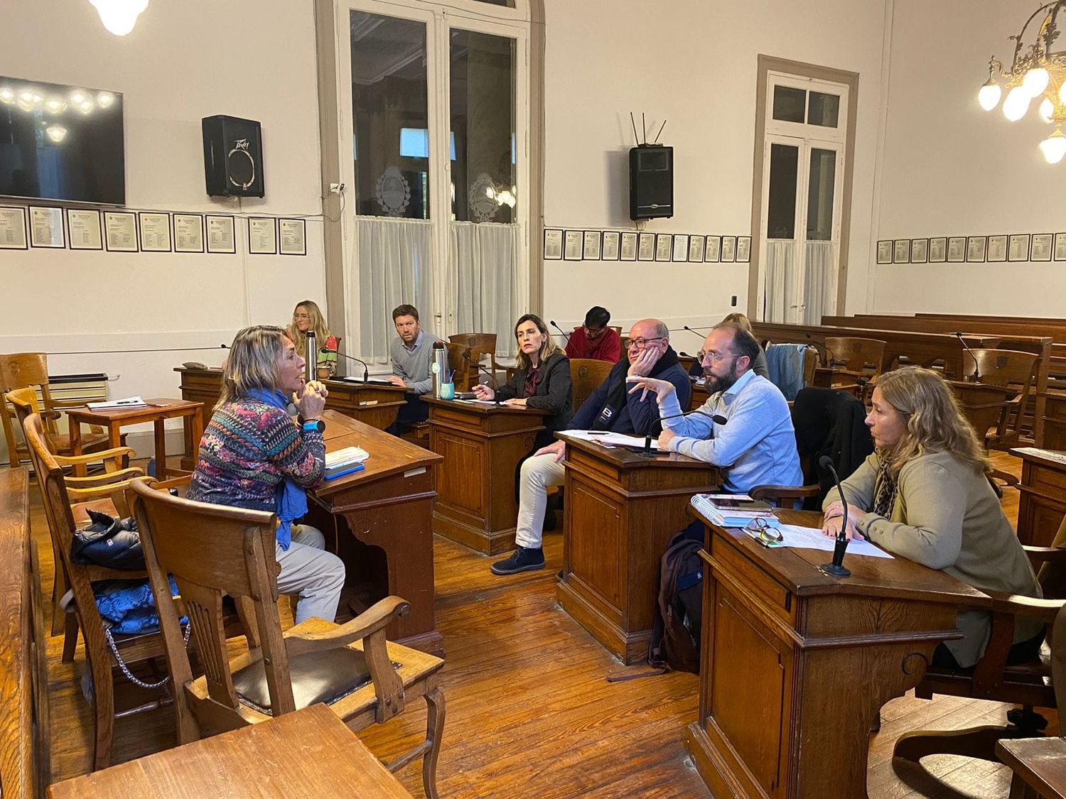 El encuentro se celebró en el recinto de sesiones y contó con la participación de concejales de distintas fuerzas políticas.