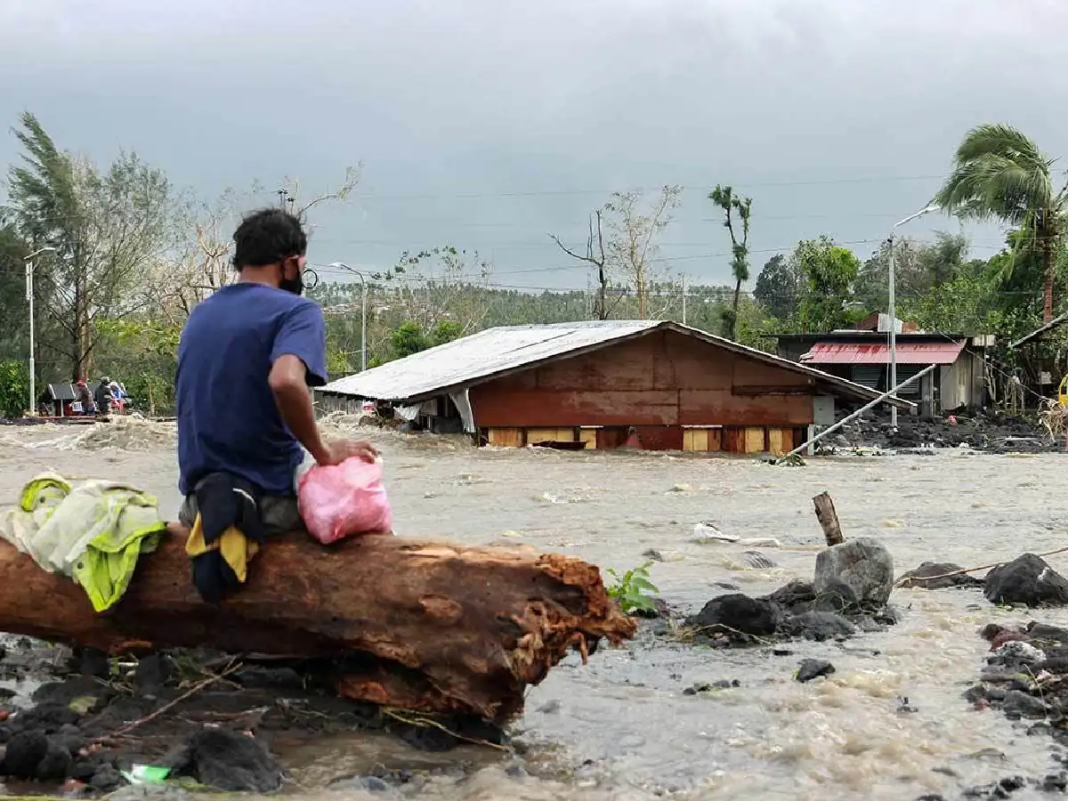 Al menos 20 personas fallecidas y 400.000 evacuados tras el paso del tifón Goni
