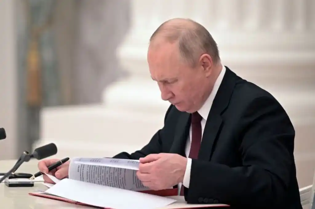 Los líderes de Lugansk y Donetsk solicitan formalmente ayuda militar a Putin